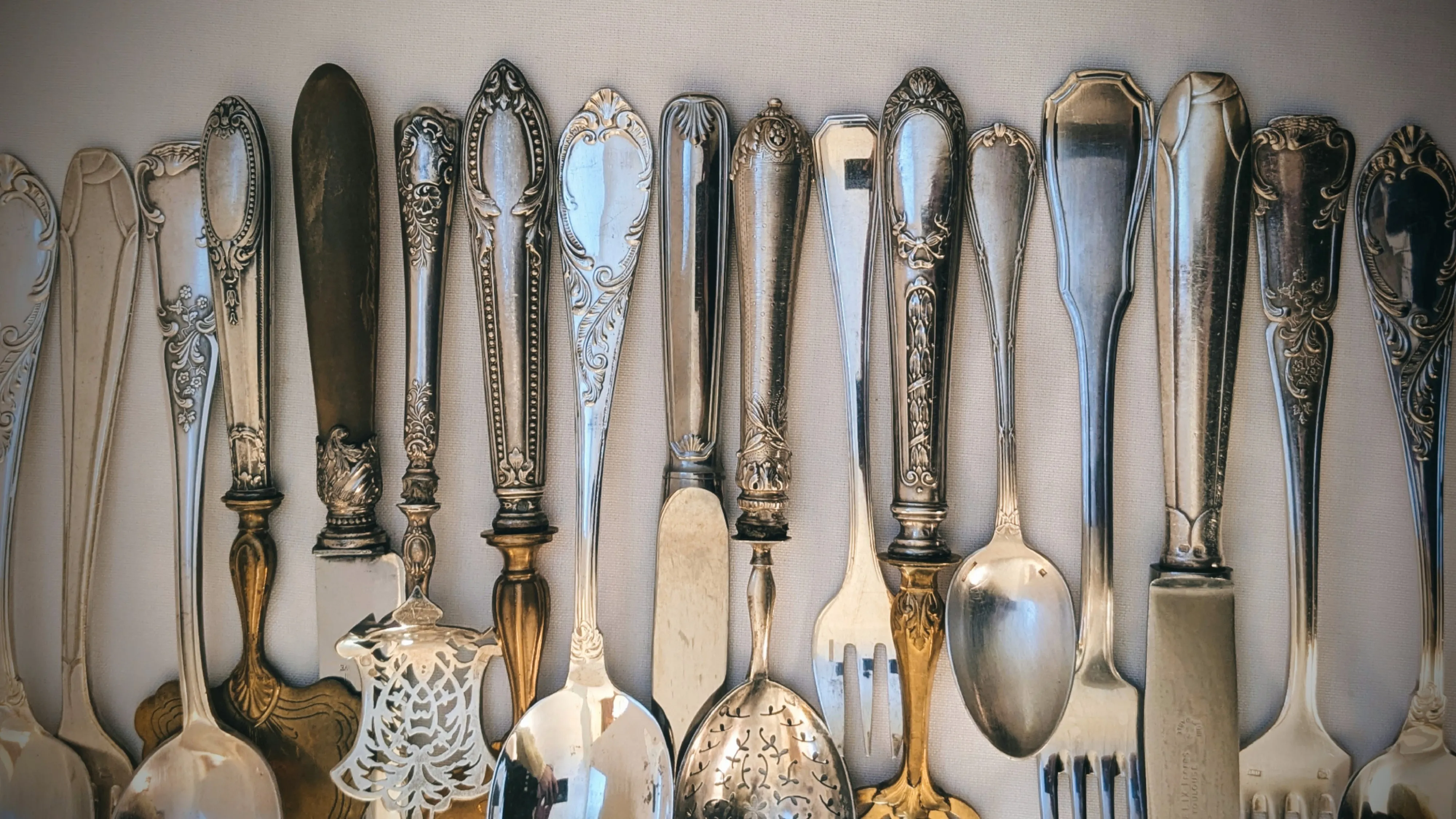 Collection d'assiettes vintage